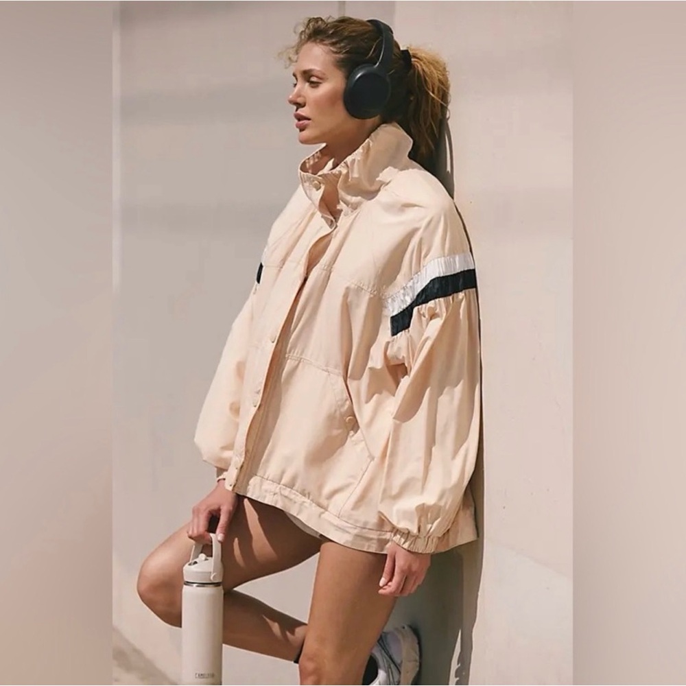 Free People Movement On The Go windbreaker NWT Size Small in Khaki
